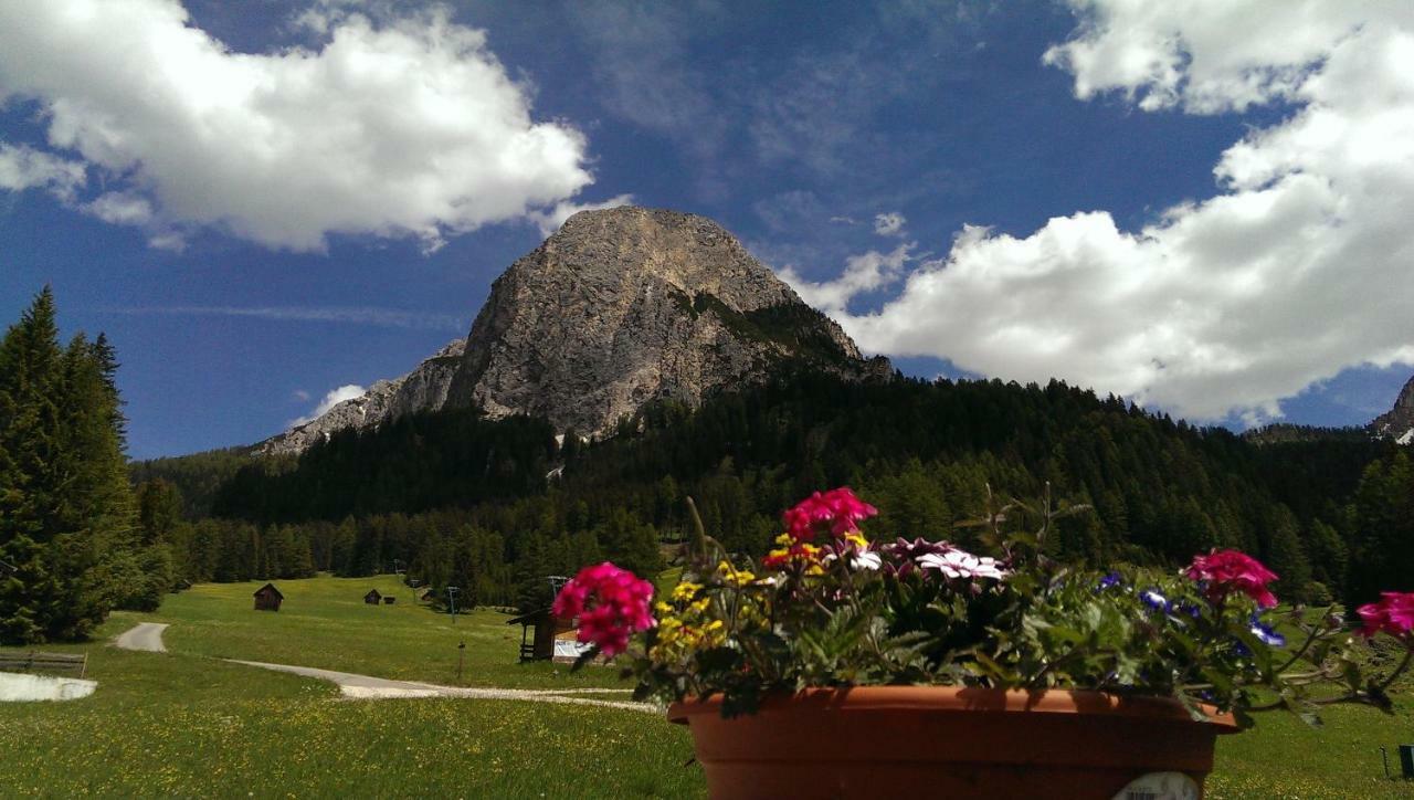 Hotel Garni Bergblick Braies  Exterior foto